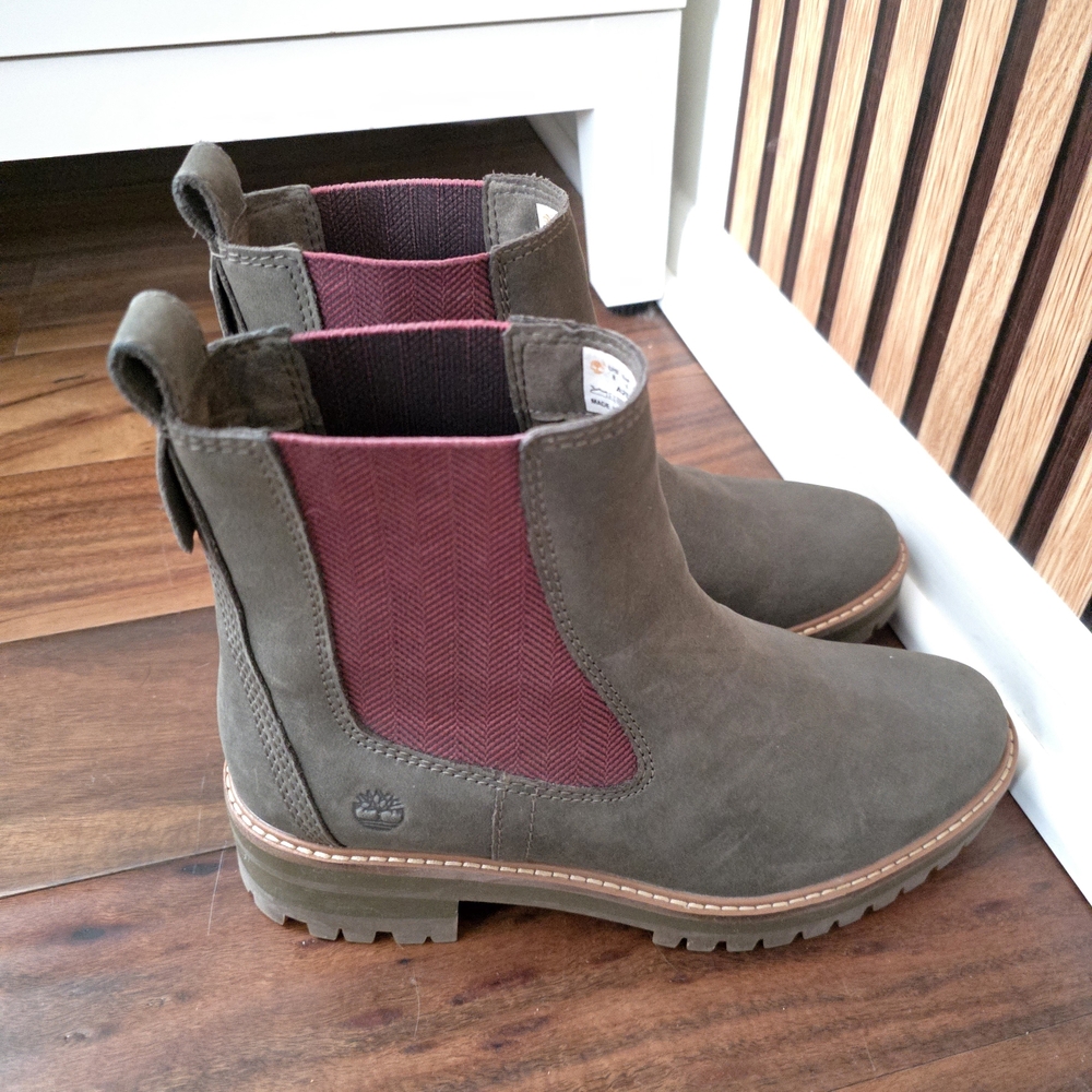 Timberland Women's Olive and Burgundy Chelsea Boots